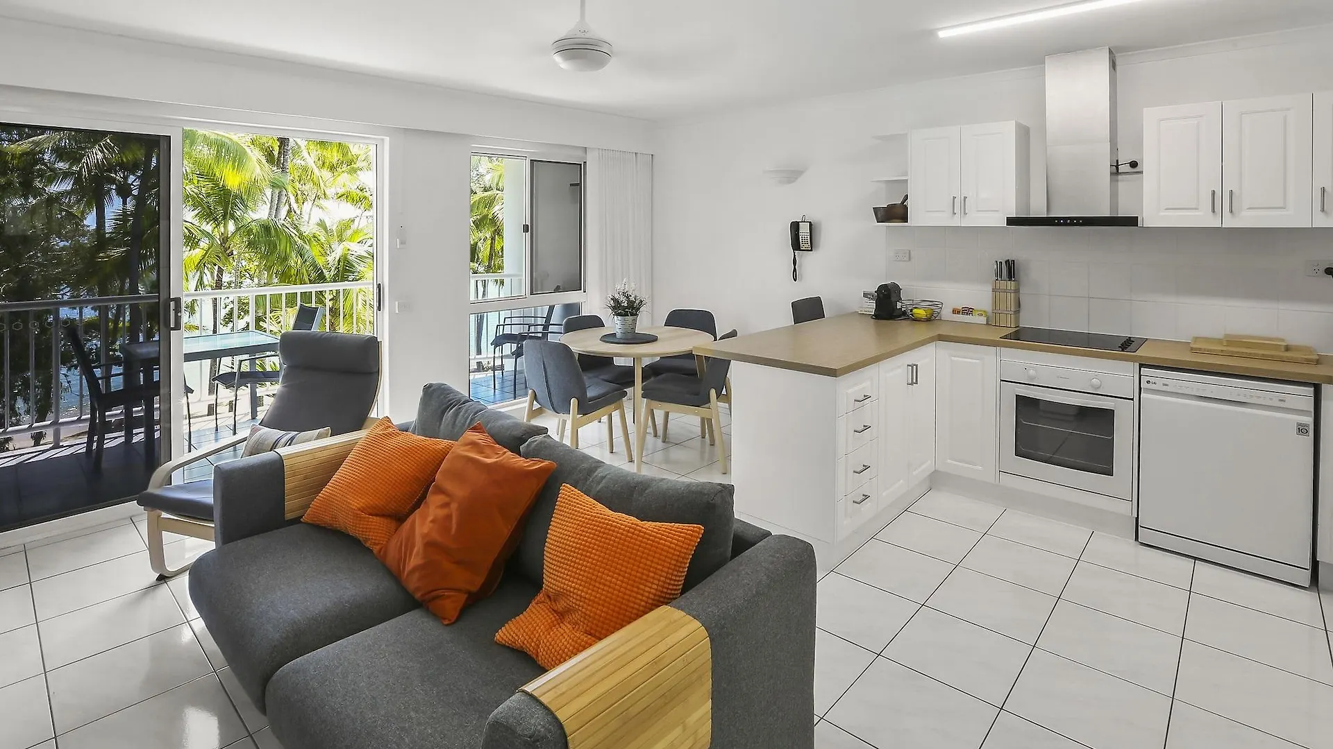 **** Апарт-отель Agincourt Beachfront Apartments Клифтон-Бич Австралия