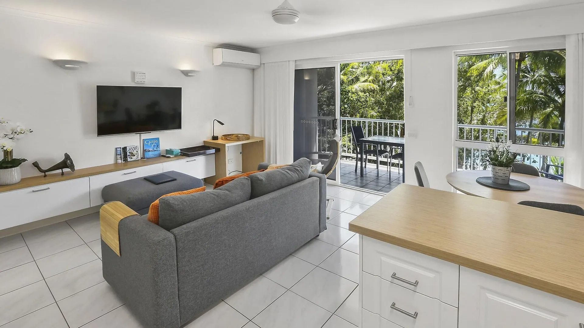 **** Апарт-отель Agincourt Beachfront Apartments Клифтон-Бич Австралия
