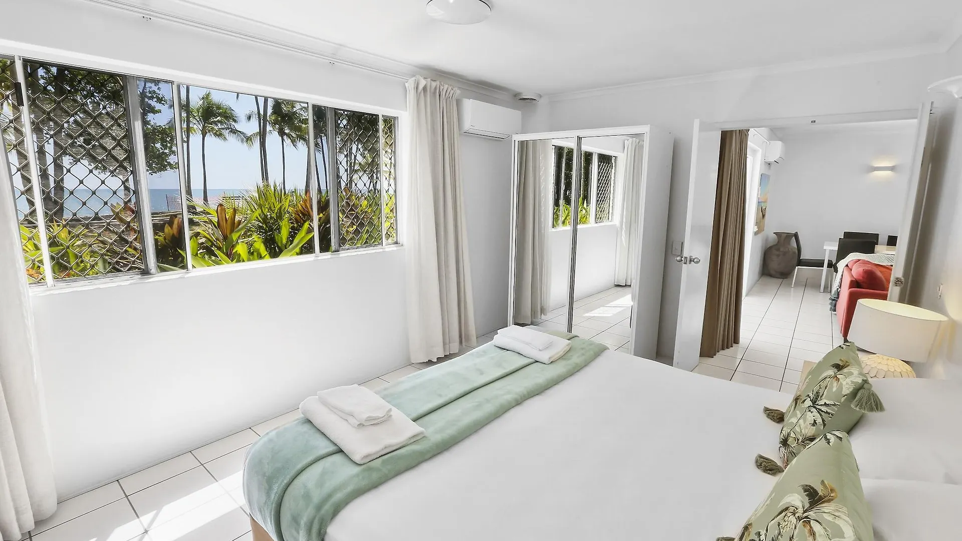 Agincourt Beachfront Apartments Клифтон-Бич