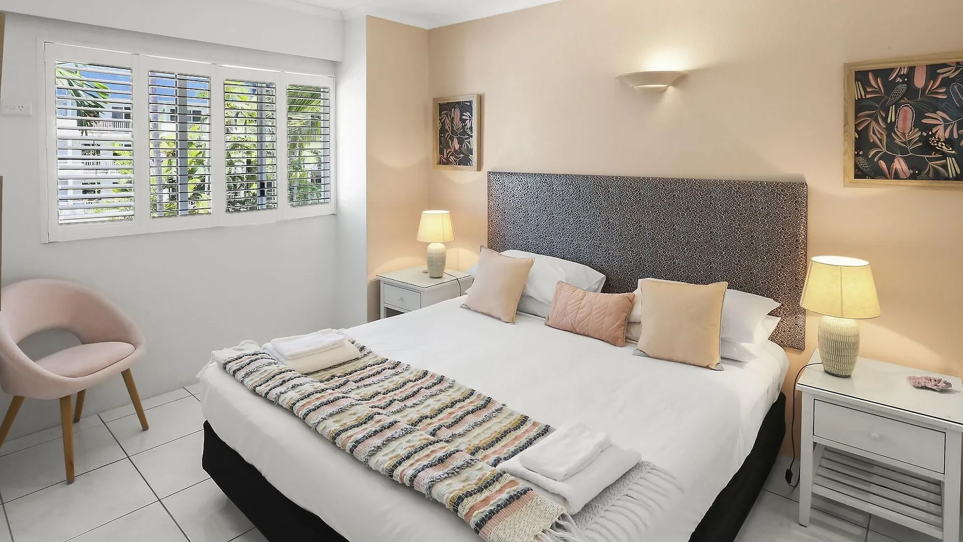 Agincourt Beachfront Apartments Клифтон-Бич