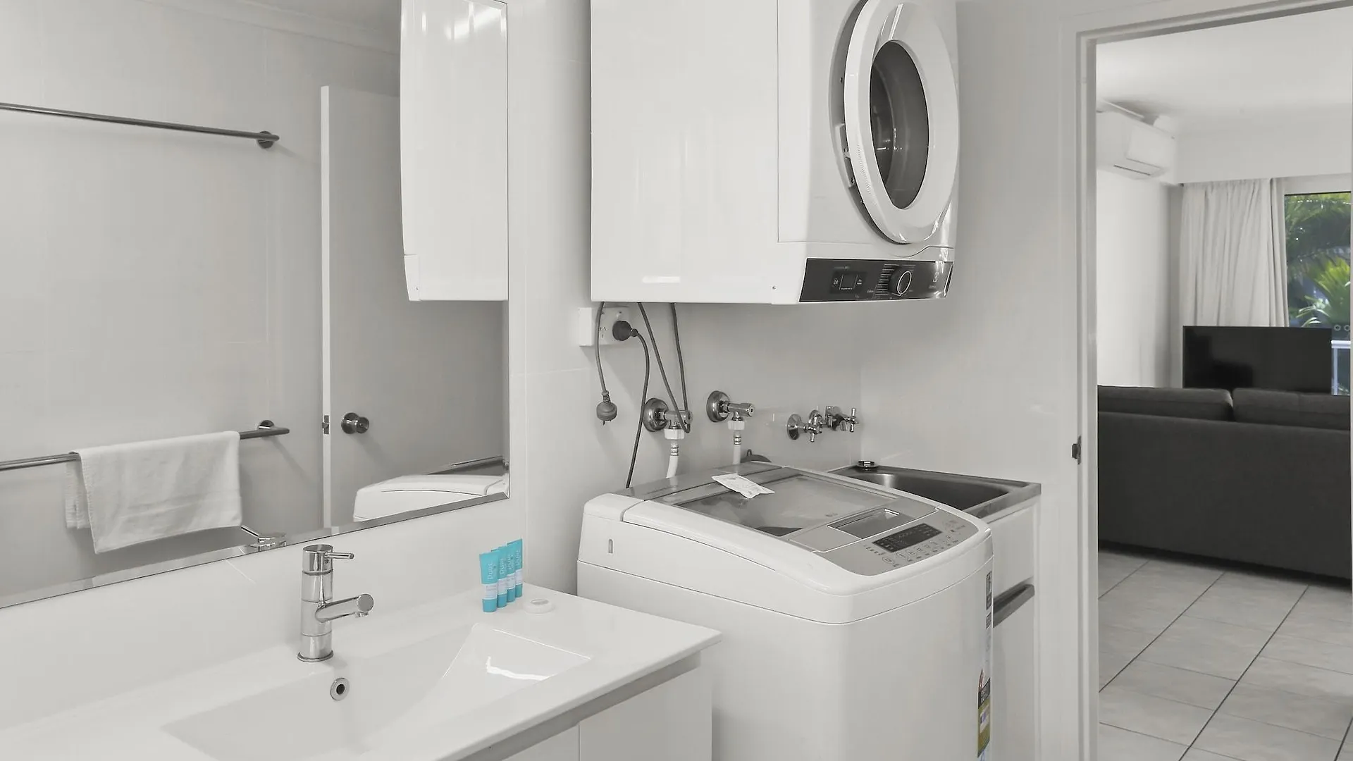 **** Апарт-отель Agincourt Beachfront Apartments Клифтон-Бич Австралия