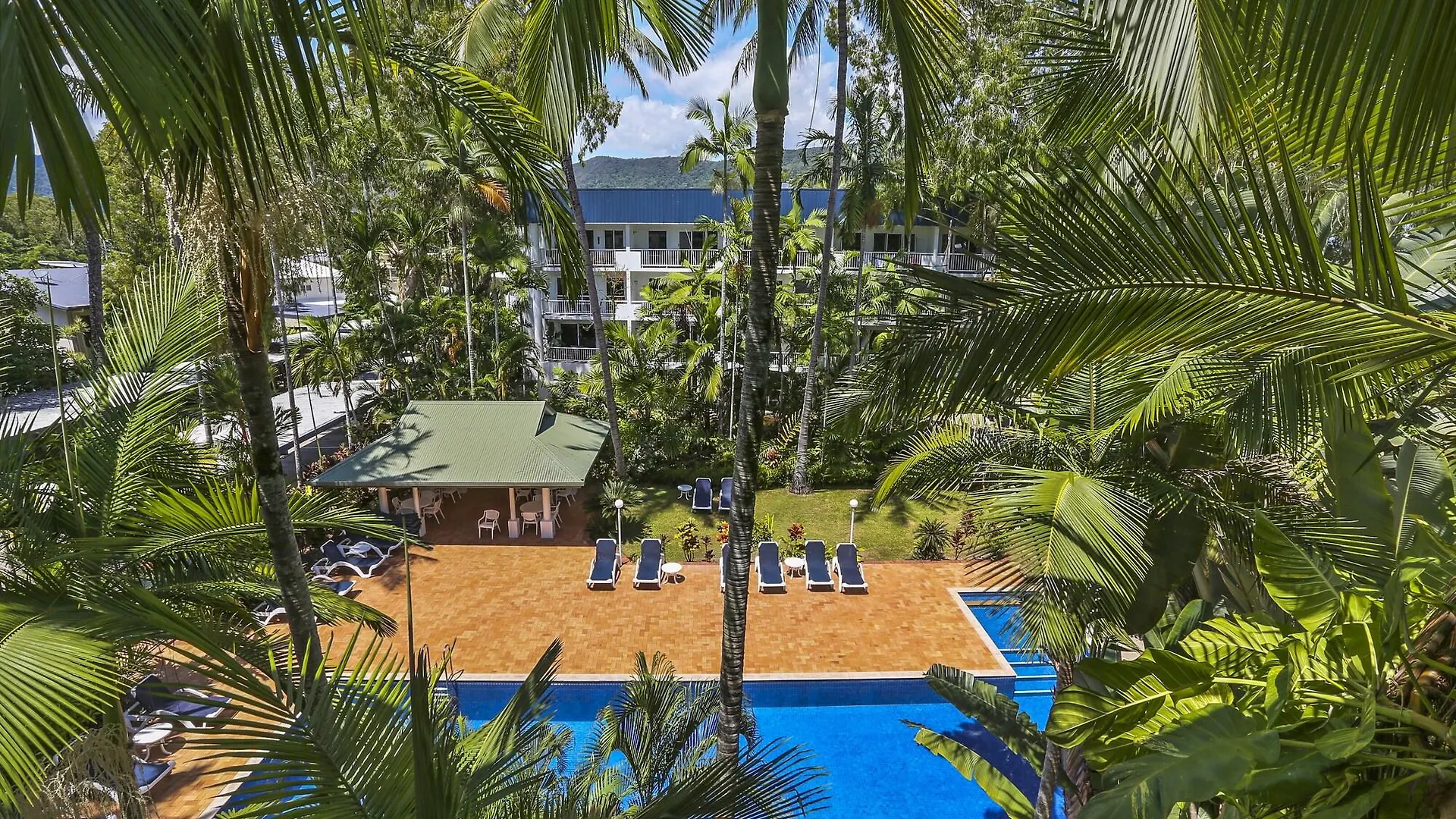 Апарт-отель Agincourt Beachfront Apartments Клифтон-Бич