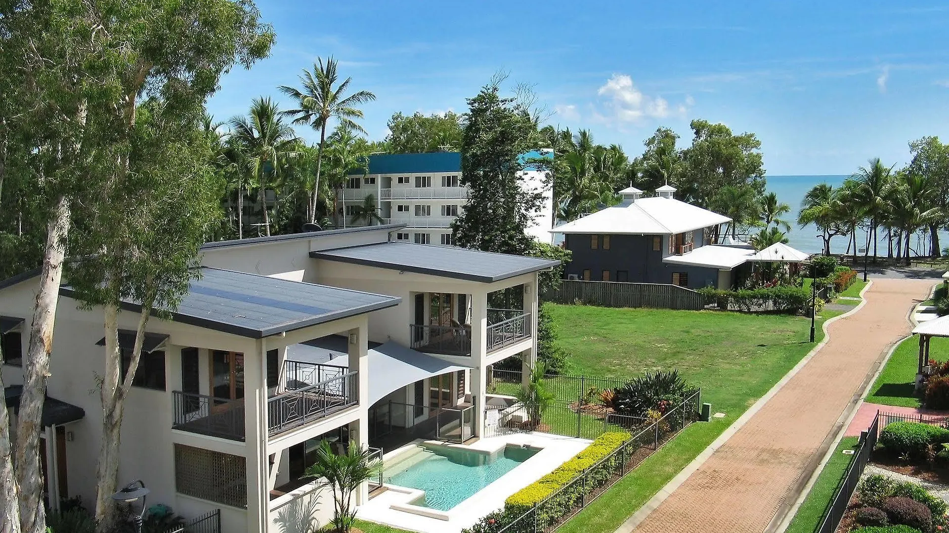 Апарт-отель Agincourt Beachfront Apartments Клифтон-Бич