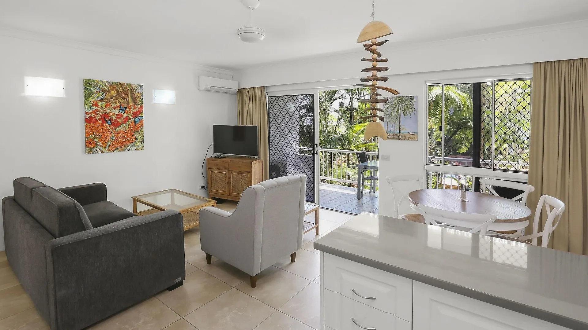 Aparthotel Agincourt Beachfront Apartments Clifton Beach