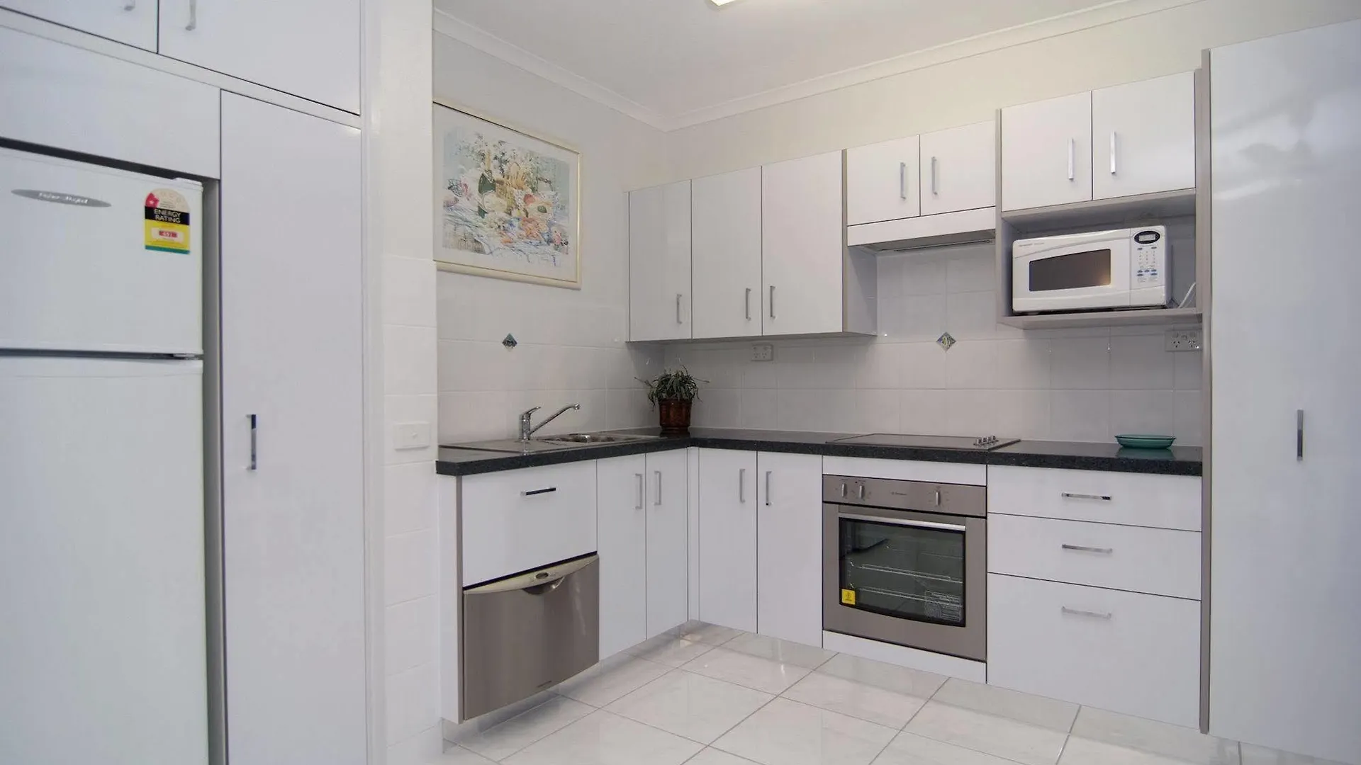 Agincourt Beachfront Apartments Clifton Beach