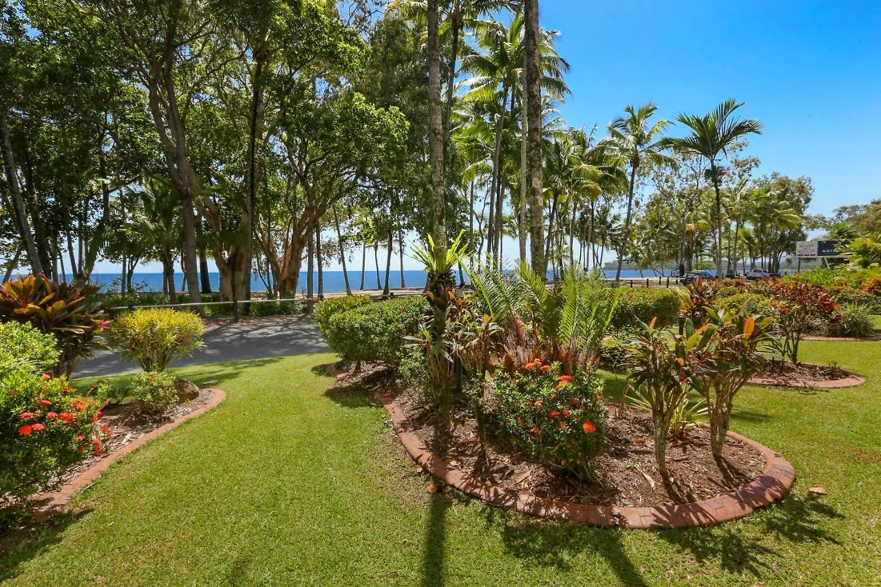 Apart-hotel Agincourt Beachfront Apartments Clifton Beach