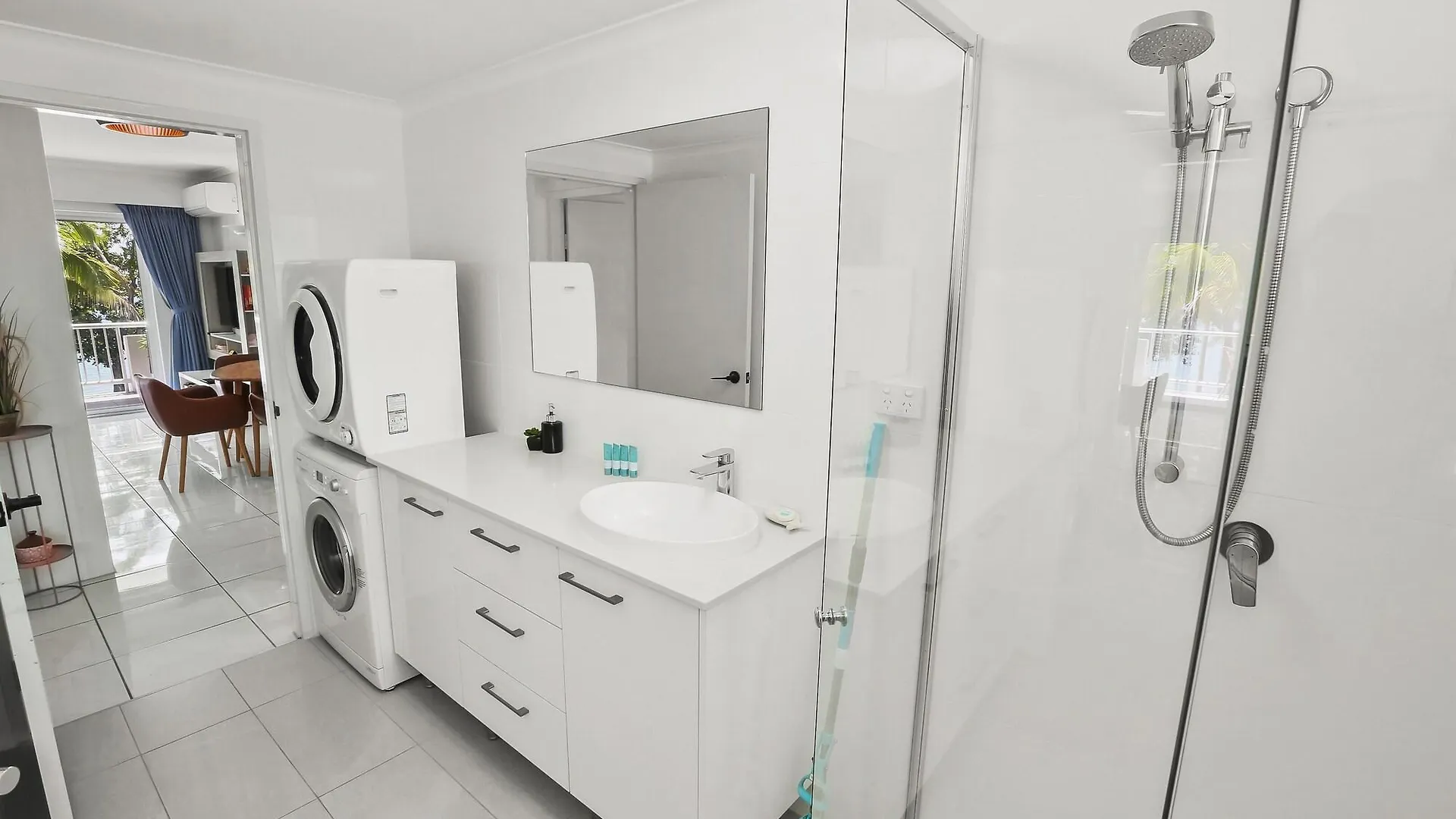 Agincourt Beachfront Apartments Clifton Beach