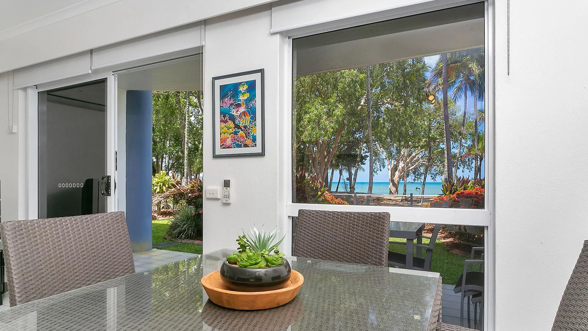 Agincourt Beachfront Apartments Clifton Beach 4*,