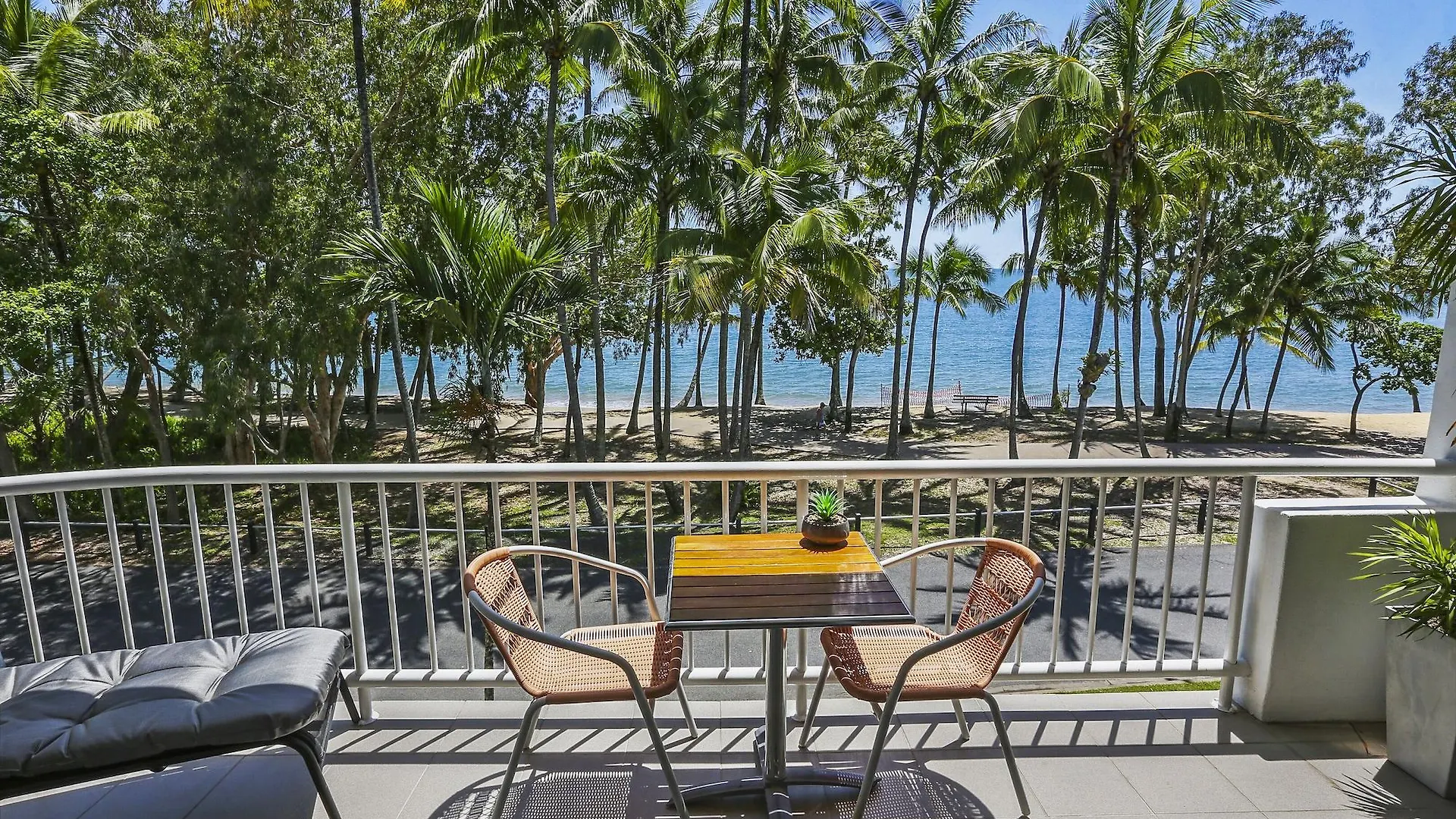 Apart-hotel Agincourt Beachfront Apartments Clifton Beach