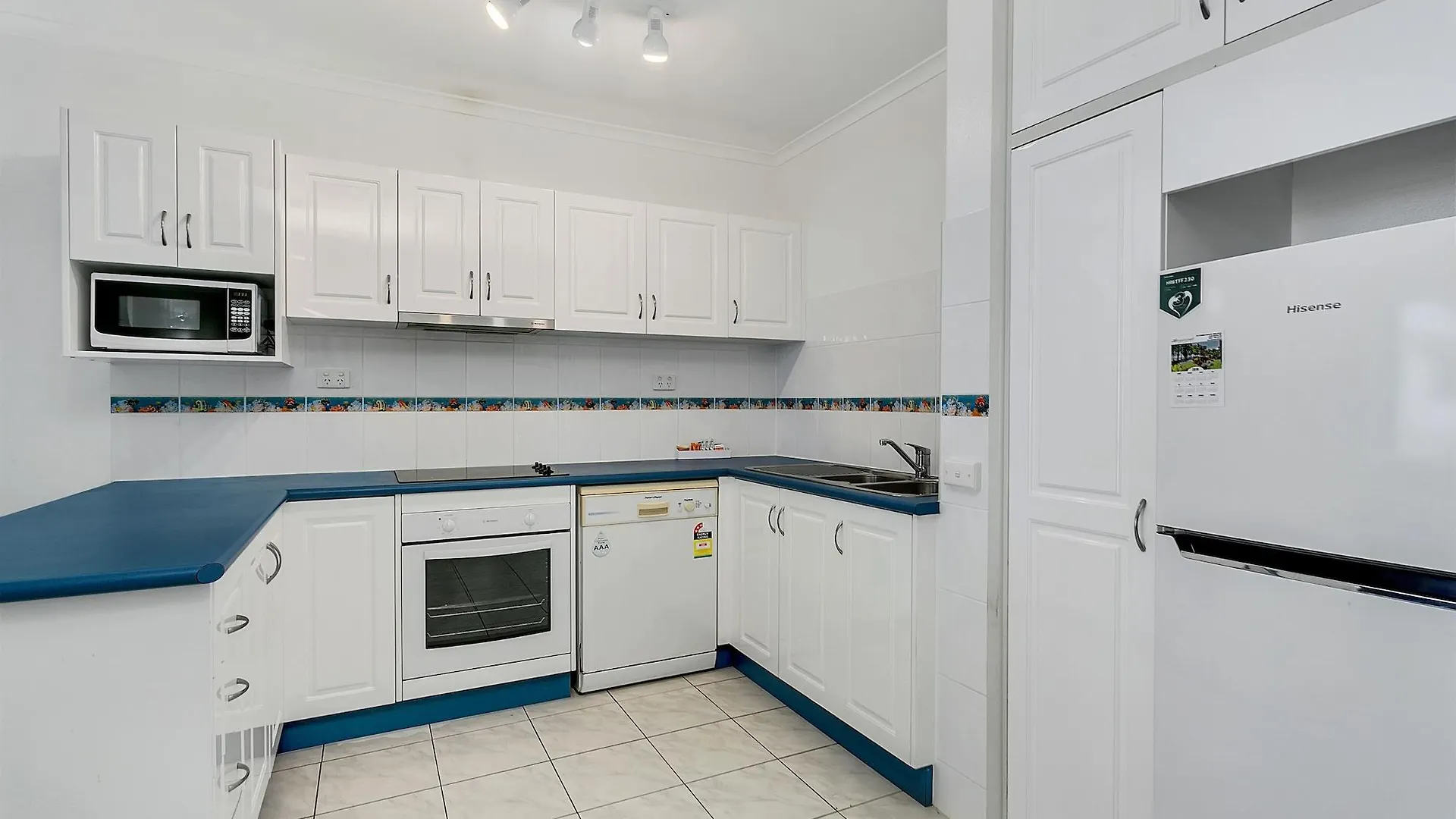 Agincourt Beachfront Apartments Clifton Beach 4*,